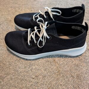 Allbirds Black and White Sneakers with Cushioned Sole